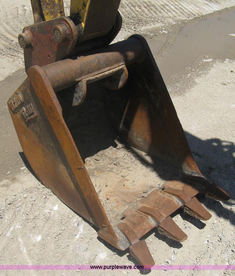 image for item A6412 1996 John Deere 190E excavator