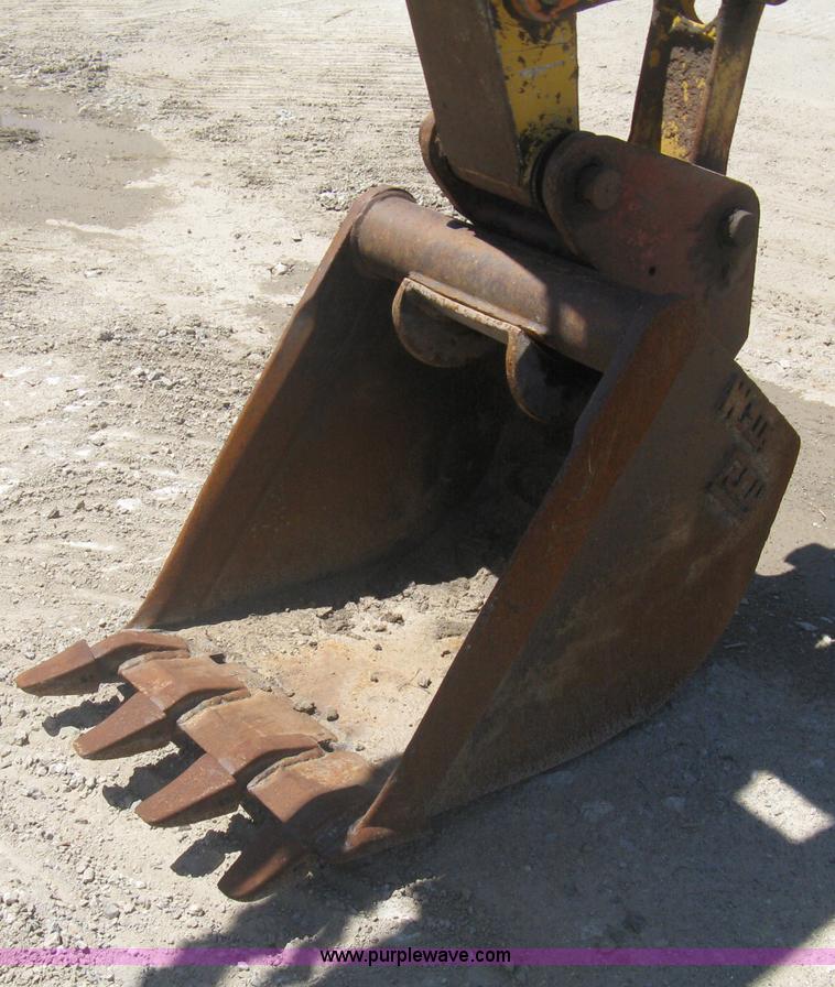 image for item A6412 1996 John Deere 190E excavator