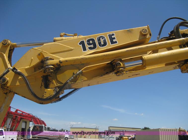 image for item A6412 1996 John Deere 190E excavator