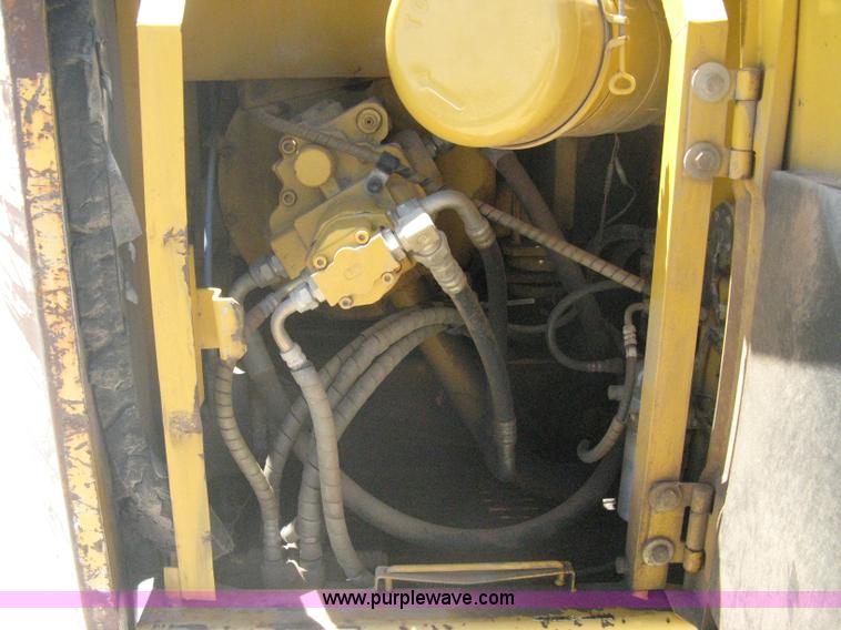 image for item A6412 1996 John Deere 190E excavator