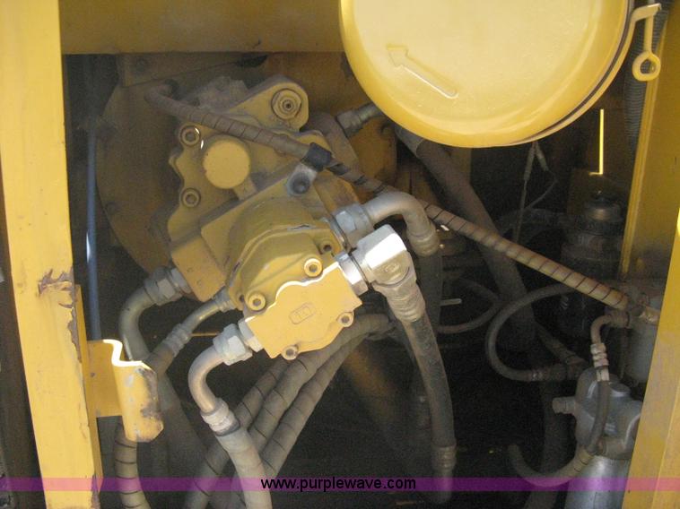 image for item A6412 1996 John Deere 190E excavator