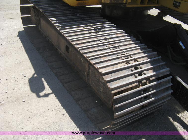 image for item A6412 1996 John Deere 190E excavator