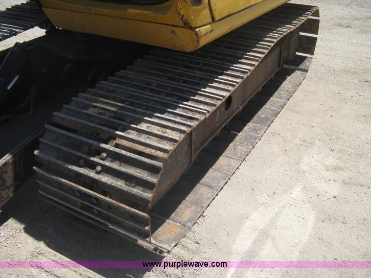 image for item A6412 1996 John Deere 190E excavator