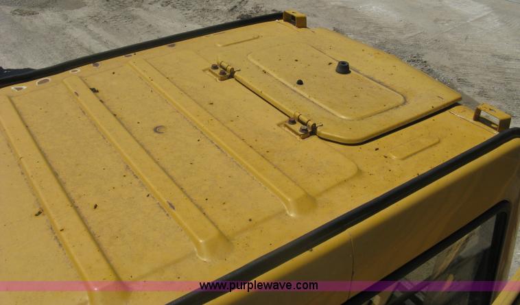 image for item A6412 1996 John Deere 190E excavator