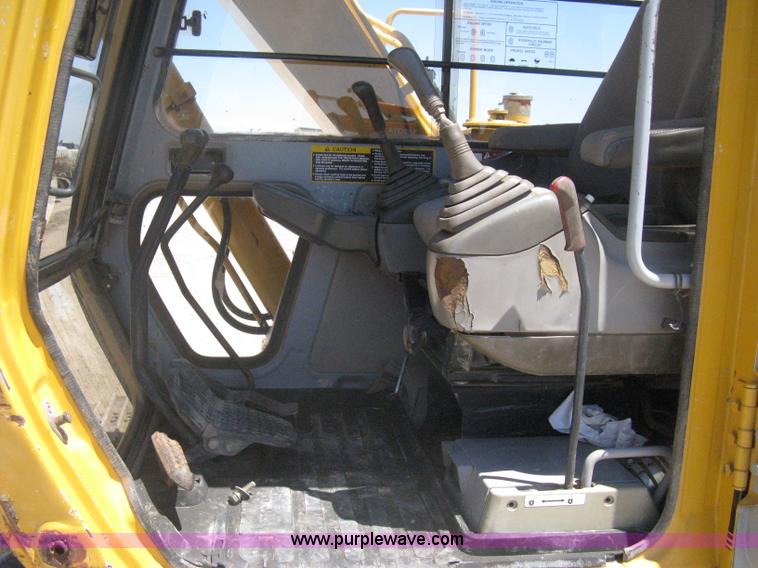 image for item A6412 1996 John Deere 190E excavator