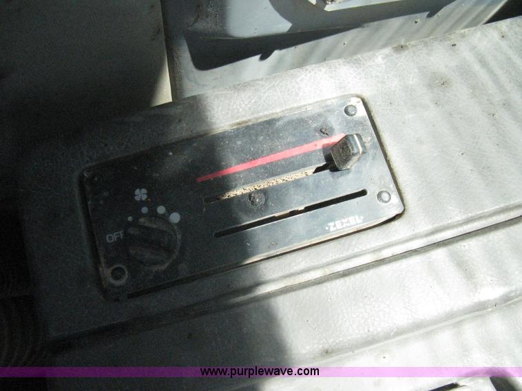 image for item A6412 1996 John Deere 190E excavator