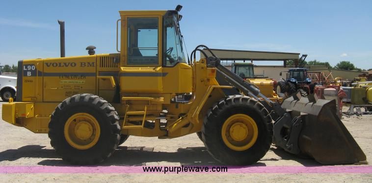 image for item A6415 1993 Volvo BM L90B wheel loader