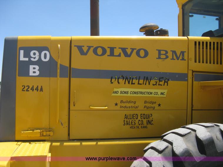 image for item A6415 1993 Volvo BM L90B wheel loader