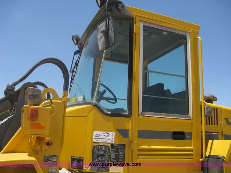 image for item A6415 1993 Volvo BM L90B wheel loader