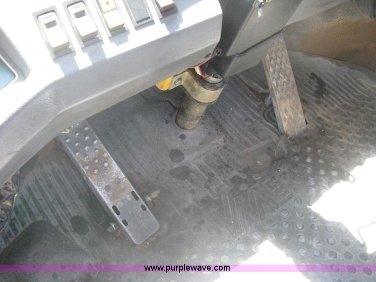 image for item A6415 1993 Volvo BM L90B wheel loader