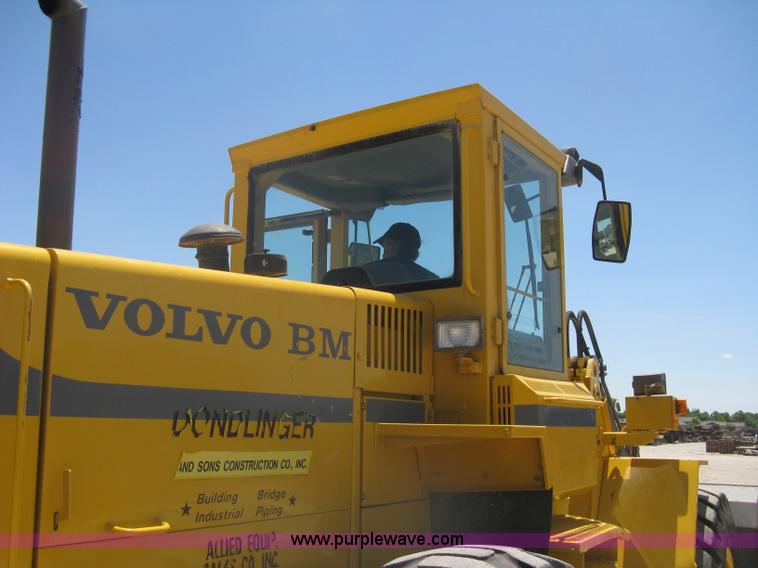 image for item A6415 1993 Volvo BM L90B wheel loader