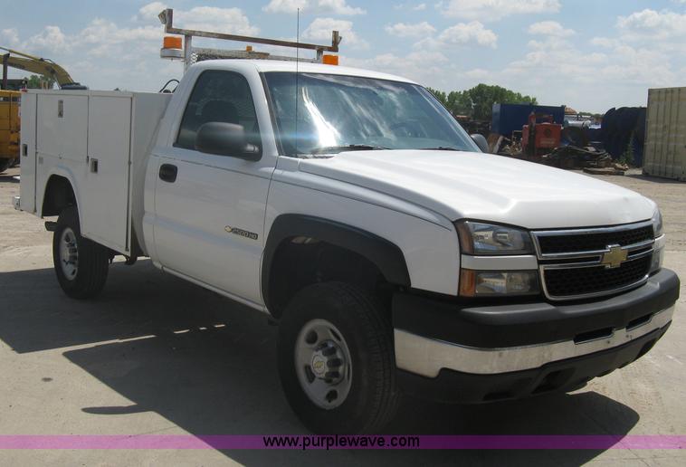 image for item A6416 2006 Chevrolet 2500 HD utility pickup truck