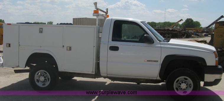 image for item A6416 2006 Chevrolet 2500 HD utility pickup truck