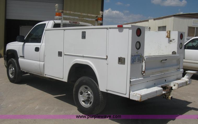 image for item A6416 2006 Chevrolet 2500 HD utility pickup truck