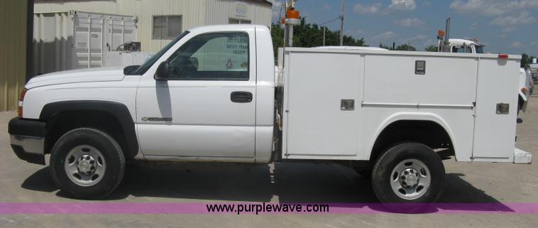 image for item A6416 2006 Chevrolet 2500 HD utility pickup truck