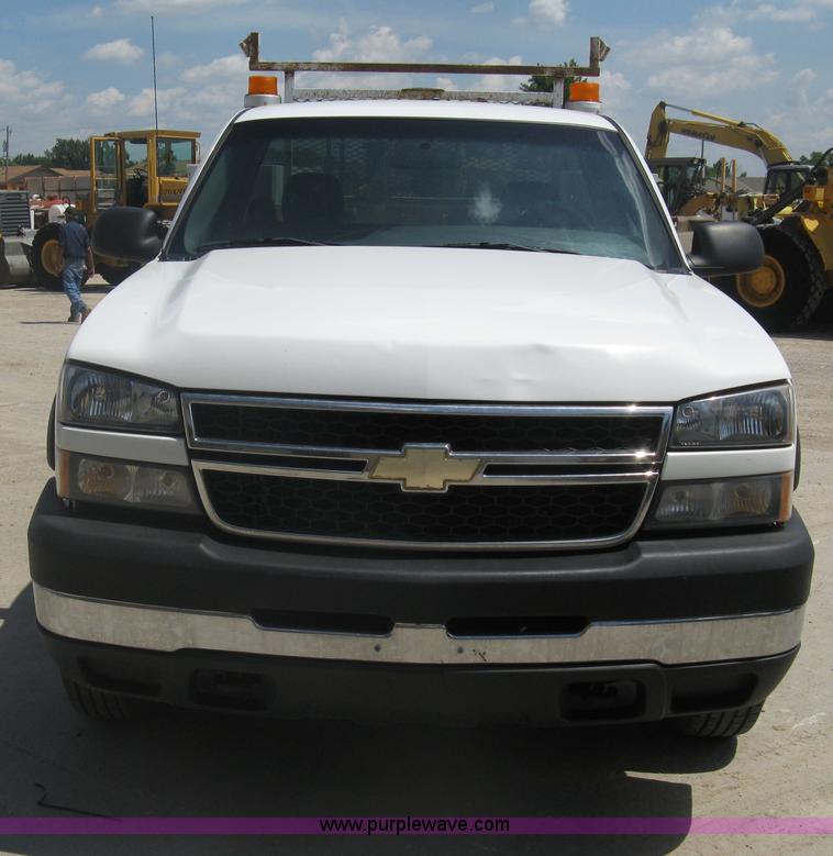 image for item A6416 2006 Chevrolet 2500 HD utility pickup truck