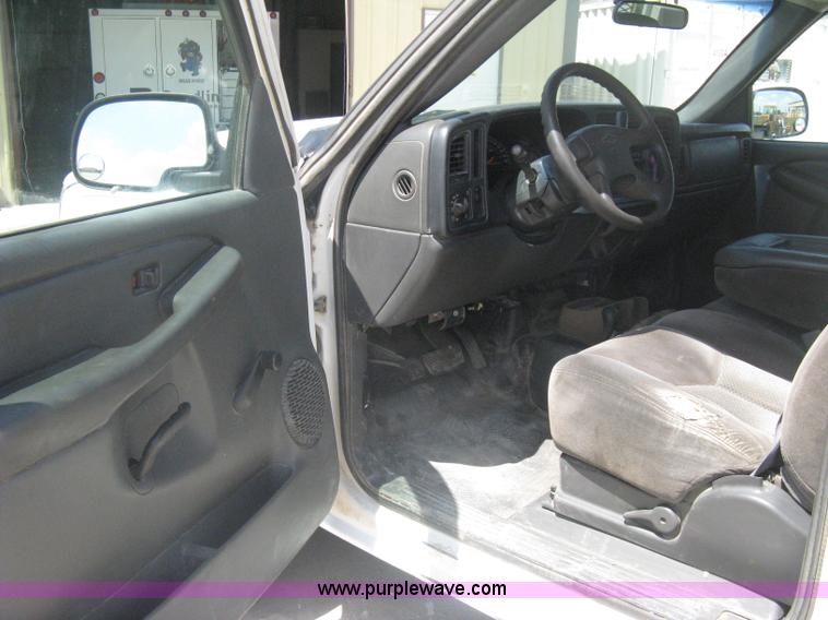 image for item A6416 2006 Chevrolet 2500 HD utility pickup truck