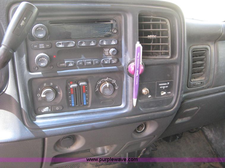 image for item A6416 2006 Chevrolet 2500 HD utility pickup truck