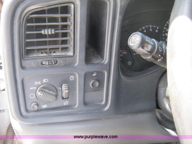 image for item A6416 2006 Chevrolet 2500 HD utility pickup truck