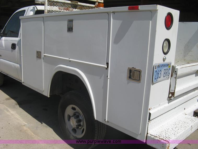 image for item A6416 2006 Chevrolet 2500 HD utility pickup truck