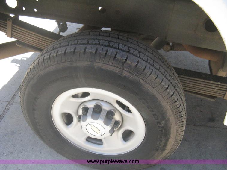 image for item A6416 2006 Chevrolet 2500 HD utility pickup truck