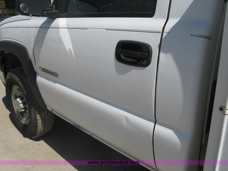 image for item A6416 2006 Chevrolet 2500 HD utility pickup truck