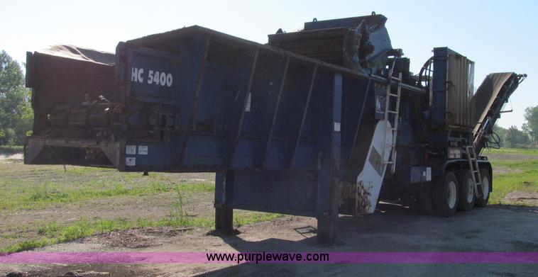 image for item A8317 2002 Peterson Pacific HC5400 portable horizontal recycler grinder