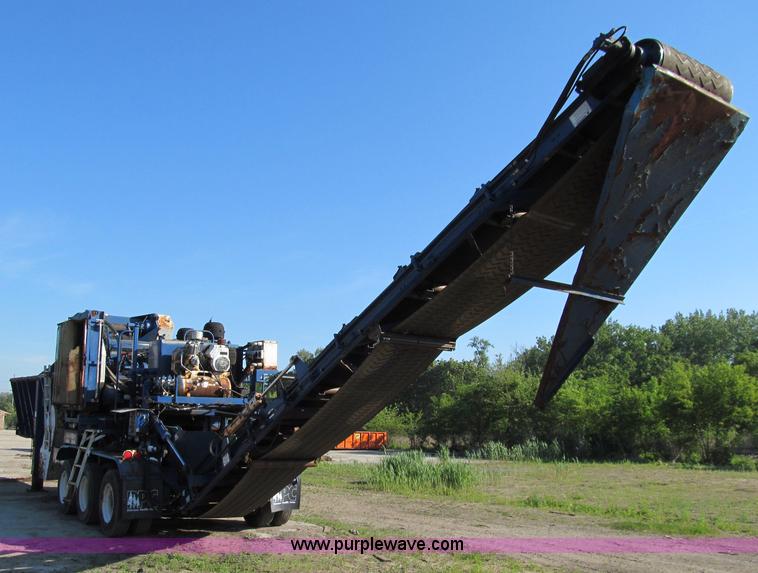 image for item A8317 2002 Peterson Pacific HC5400 portable horizontal recycler grinder