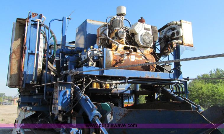 image for item A8317 2002 Peterson Pacific HC5400 portable horizontal recycler grinder