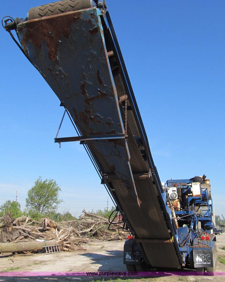 image for item A8317 2002 Peterson Pacific HC5400 portable horizontal recycler grinder