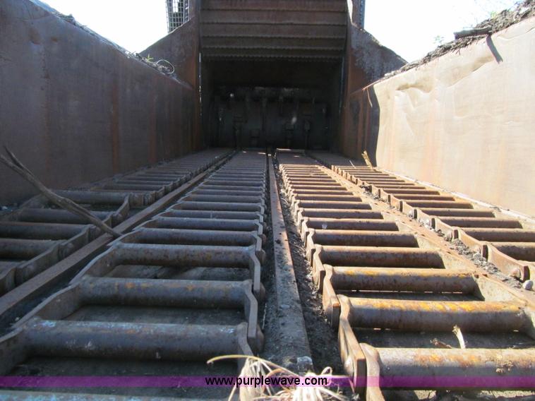 image for item A8317 2002 Peterson Pacific HC5400 portable horizontal recycler grinder