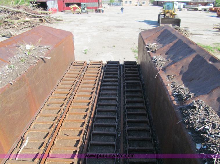 image for item A8317 2002 Peterson Pacific HC5400 portable horizontal recycler grinder