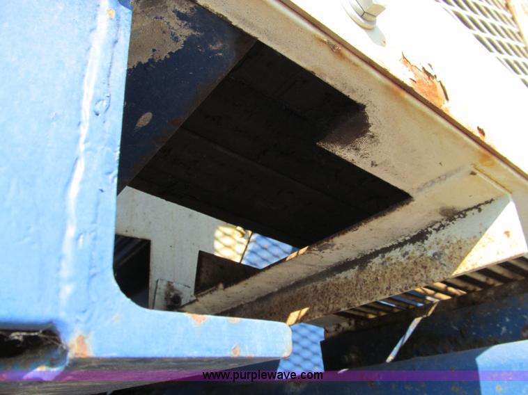 image for item A8317 2002 Peterson Pacific HC5400 portable horizontal recycler grinder