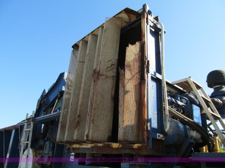 image for item A8317 2002 Peterson Pacific HC5400 portable horizontal recycler grinder