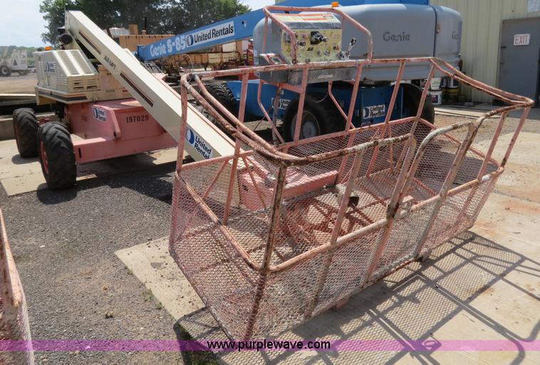image for item B2384 2000 JLG 40H boom lift