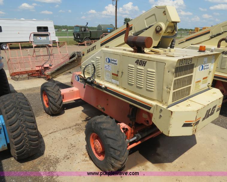 image for item B2384 2000 JLG 40H boom lift