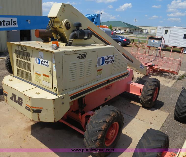 image for item B2384 2000 JLG 40H boom lift