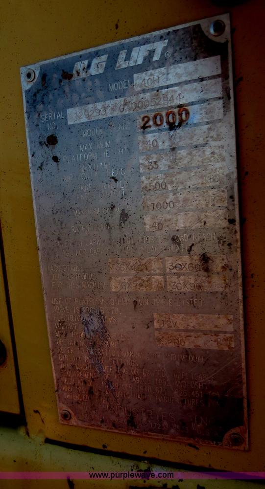 image for item B2384 2000 JLG 40H boom lift