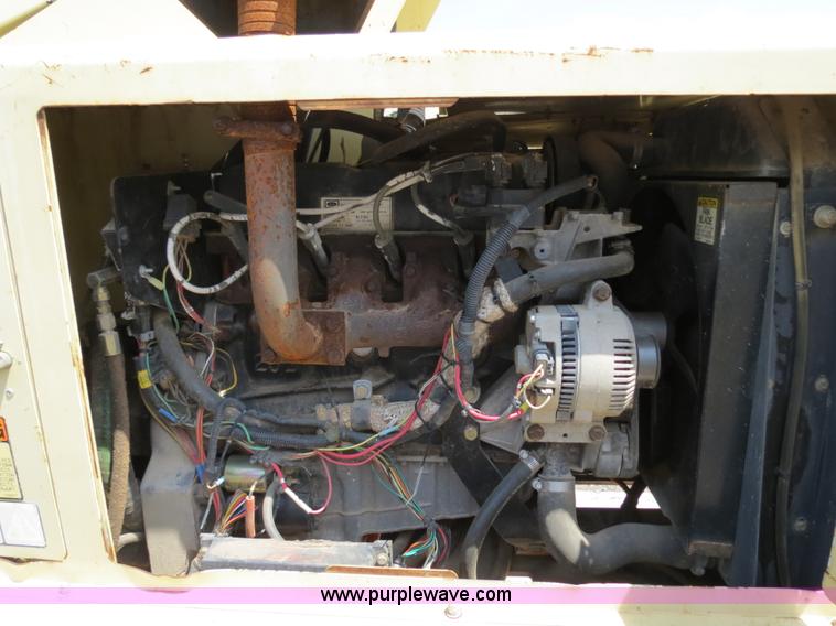 image for item B2384 2000 JLG 40H boom lift