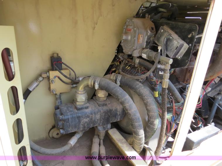 image for item B2384 2000 JLG 40H boom lift