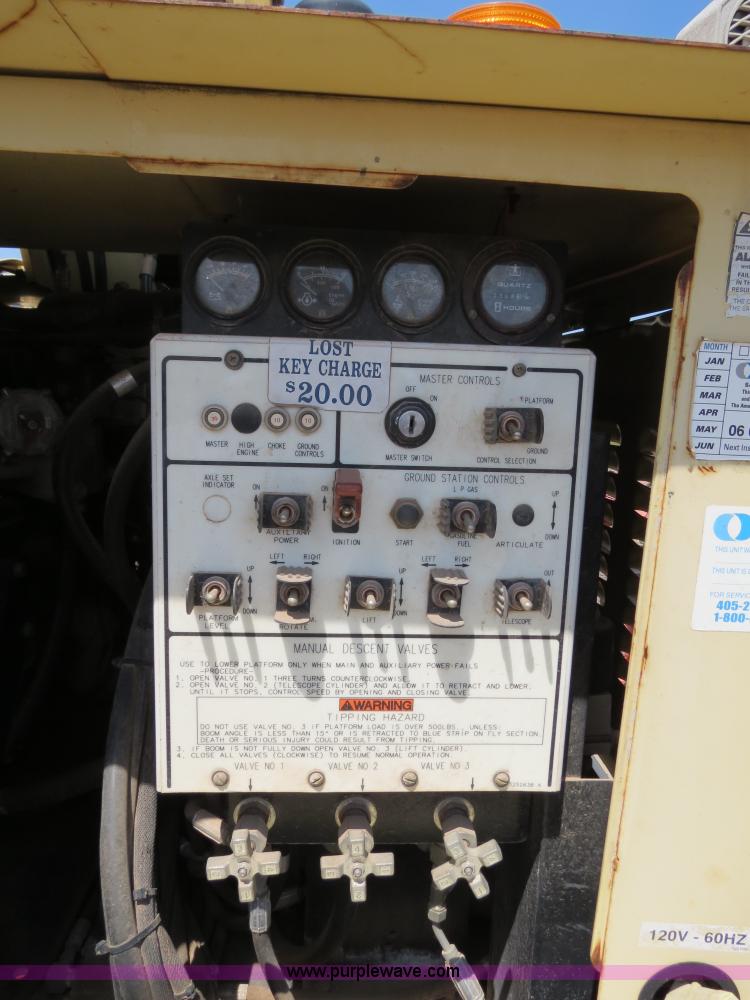 image for item B2384 2000 JLG 40H boom lift