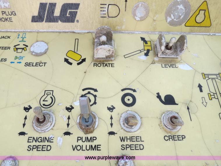 image for item B2384 2000 JLG 40H boom lift