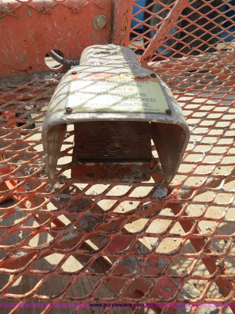 image for item B2384 2000 JLG 40H boom lift