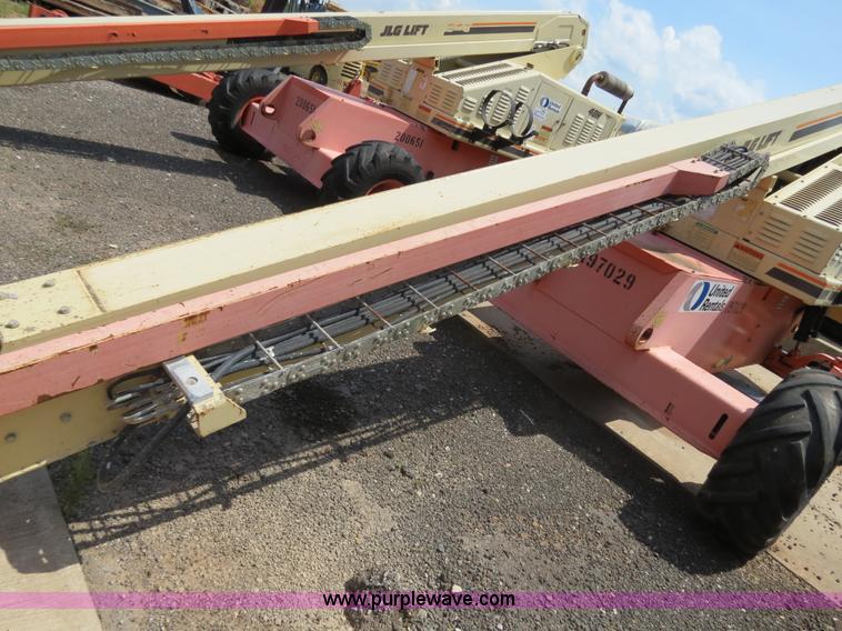 image for item B2384 2000 JLG 40H boom lift