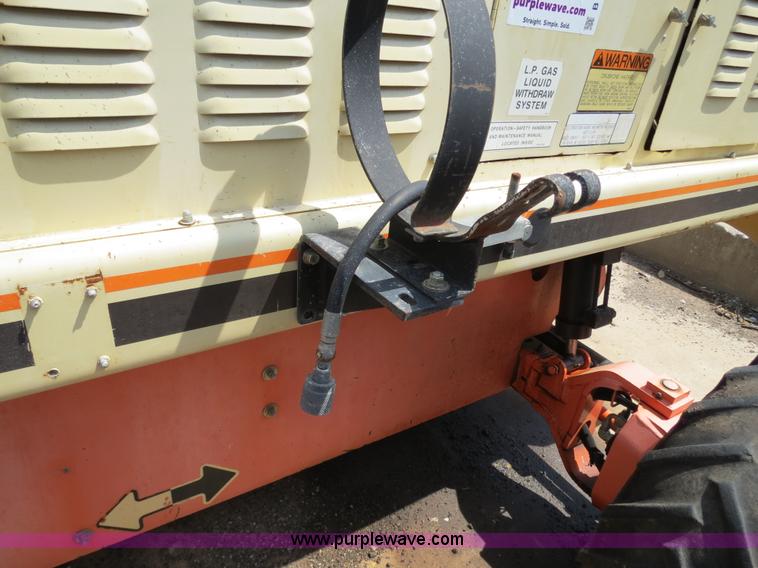 image for item B2384 2000 JLG 40H boom lift