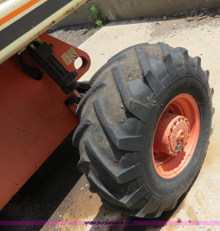 image for item B2384 2000 JLG 40H boom lift