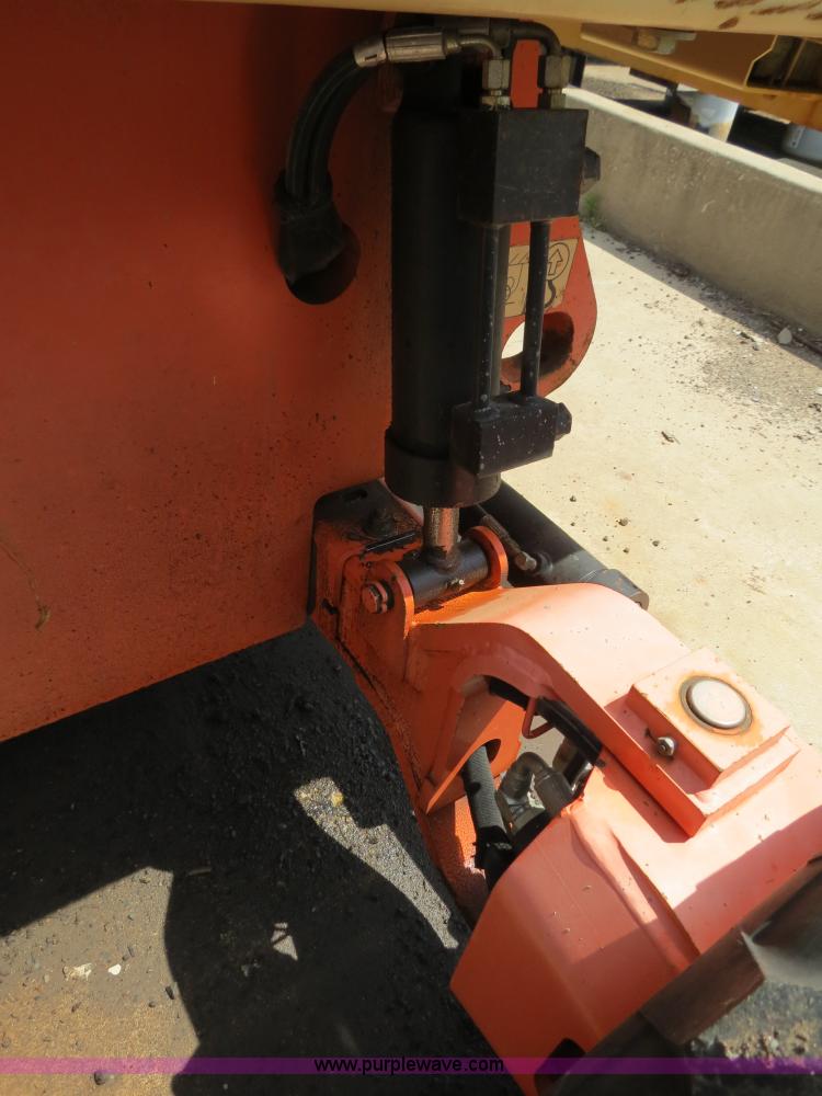 image for item B2384 2000 JLG 40H boom lift