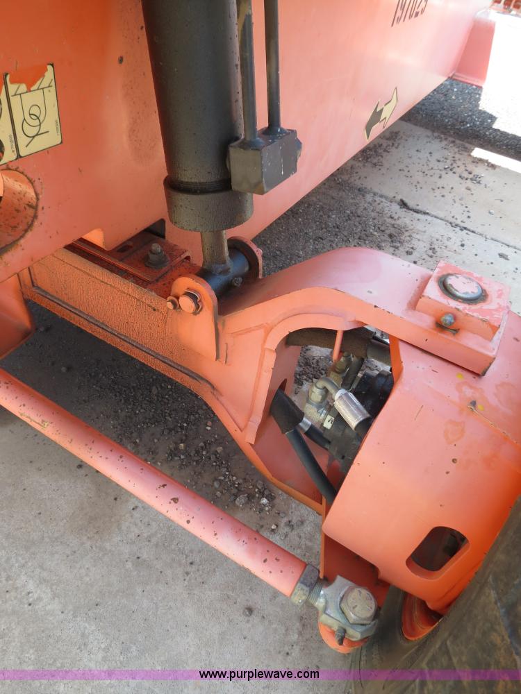 image for item B2384 2000 JLG 40H boom lift