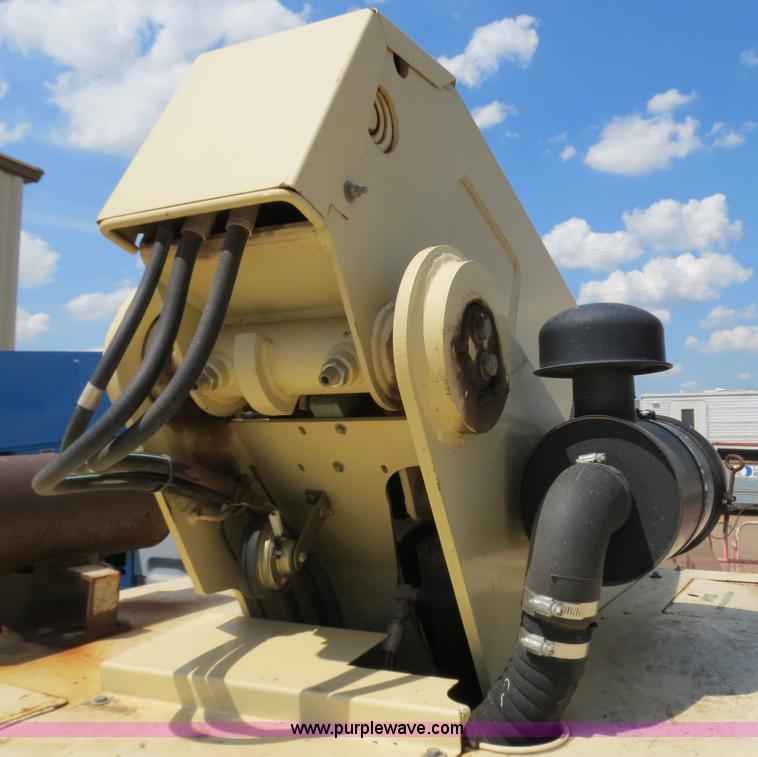 image for item B2384 2000 JLG 40H boom lift