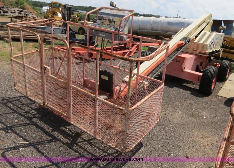 image for item B2385 2000 JLG 40H boom lift